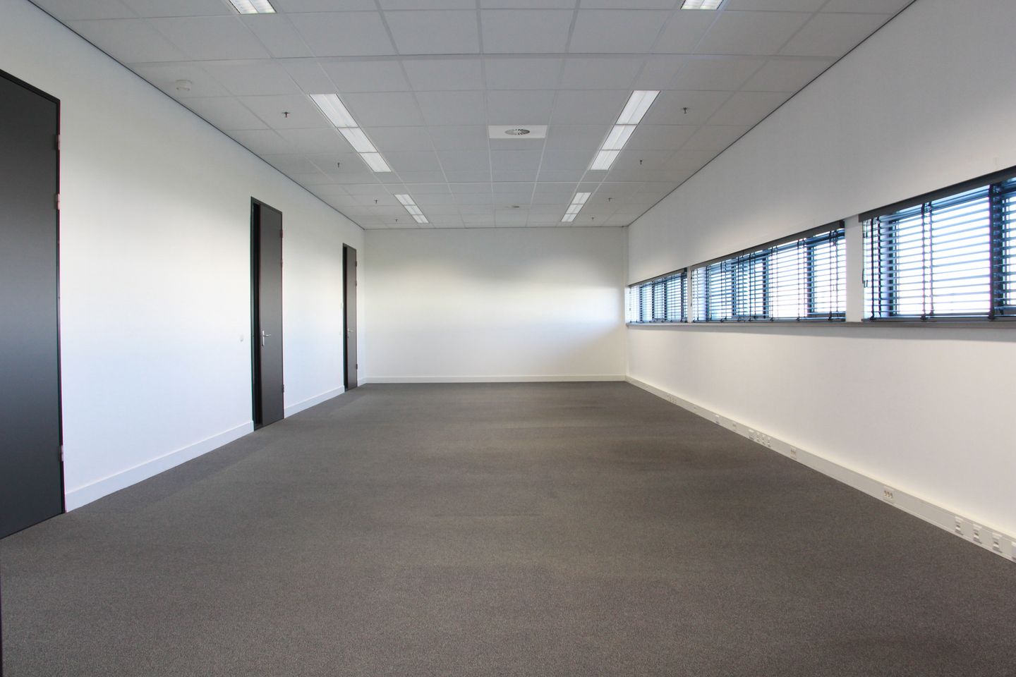 Bekijk foto 3 van Distributieweg 13