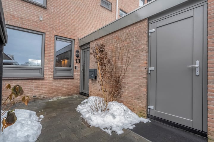 Photo 43 of Mackayware 13