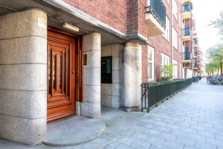 Photo 6 of Courbetstraat 17-2