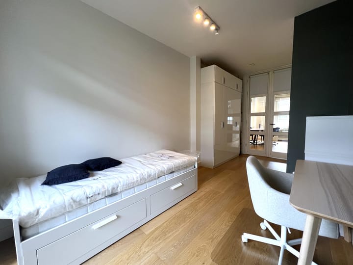 Photo 36 of Courbetstraat 17-2