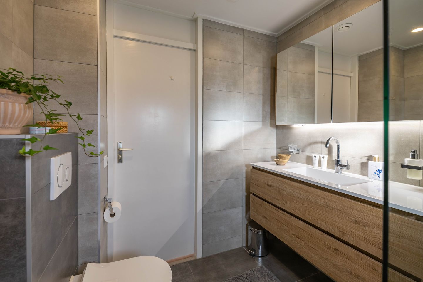 Photo 35 of Kromhoutstraat 15-A