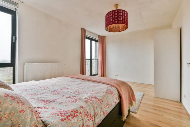 Foto 11 van Eva Besnyöstraat 395