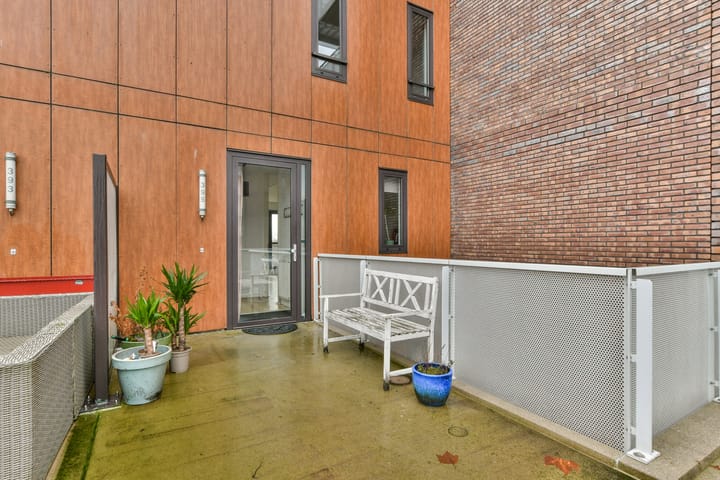 Foto 17 van Eva Besnyöstraat 395