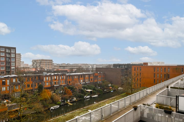 Foto 18 van Eva Besnyöstraat 395