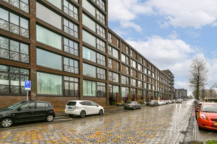 Foto 21 van Eva Besnyöstraat 395