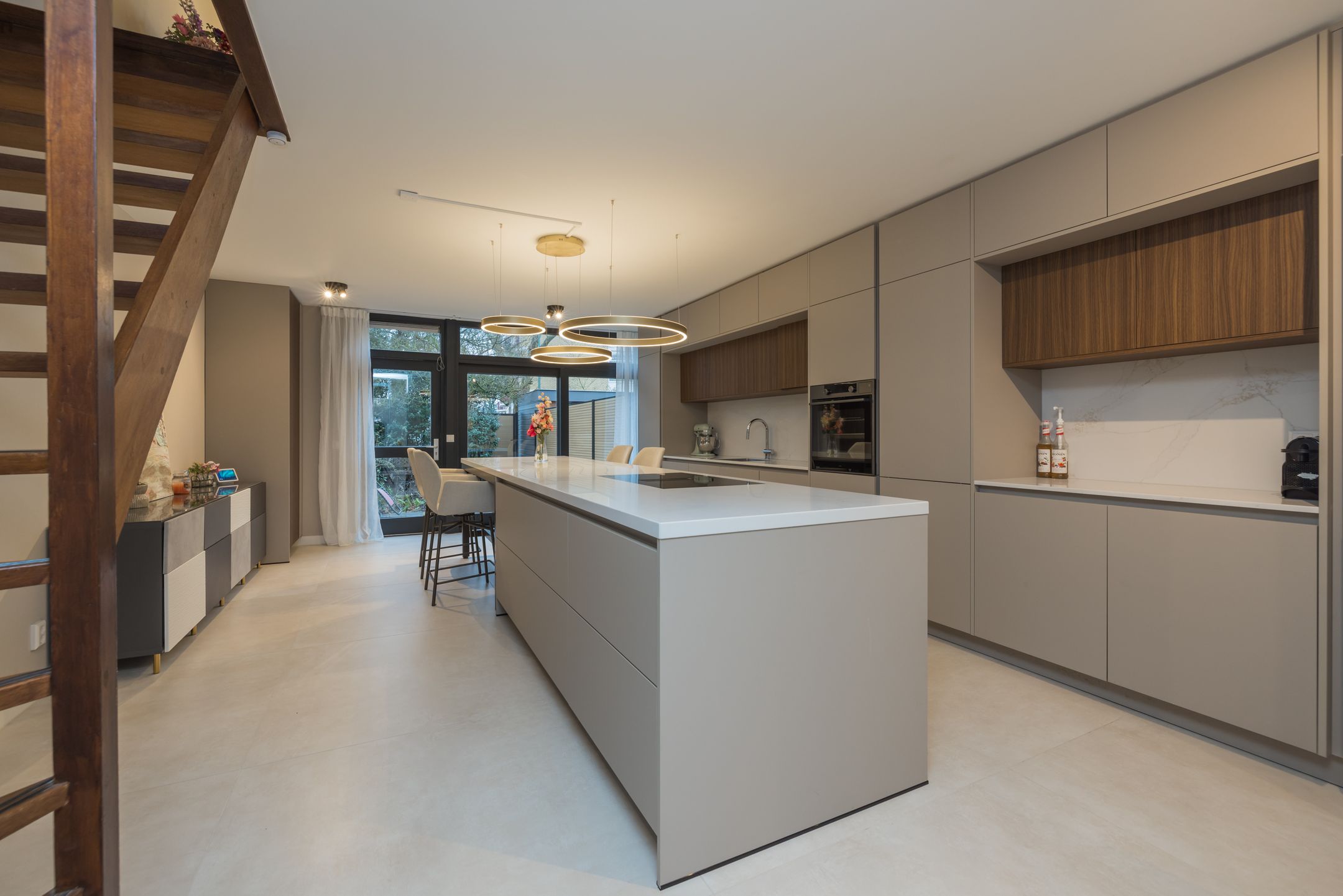 Foto 6 van Aert van Neslaan 70