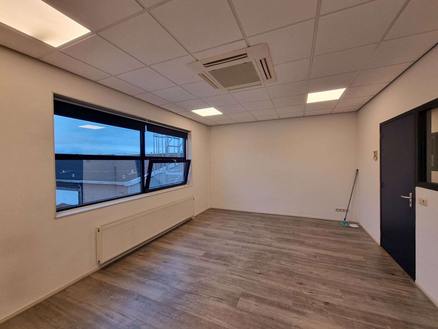 View photo 3 of Wiedhaak 6