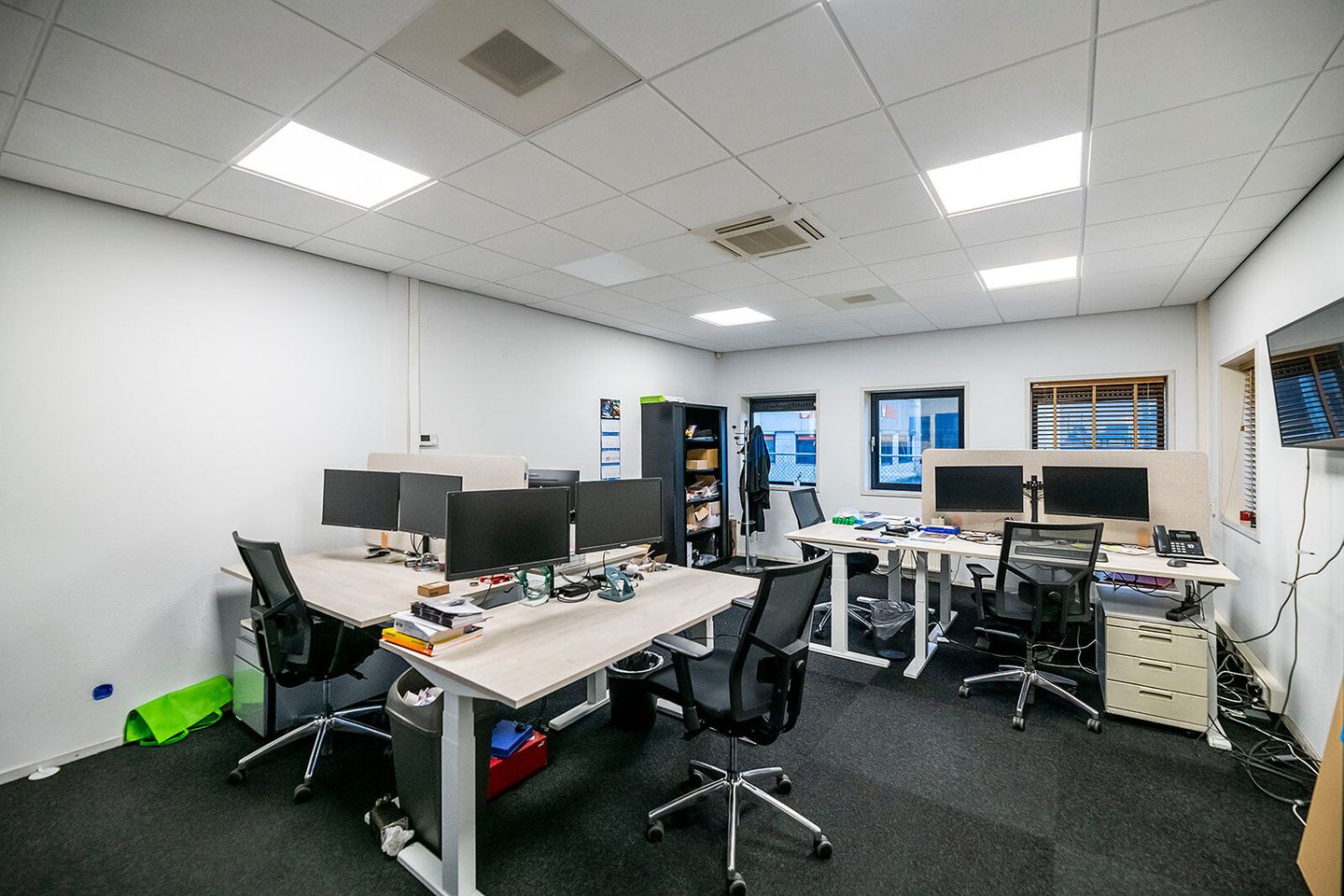 View photo 2 of Belder 7