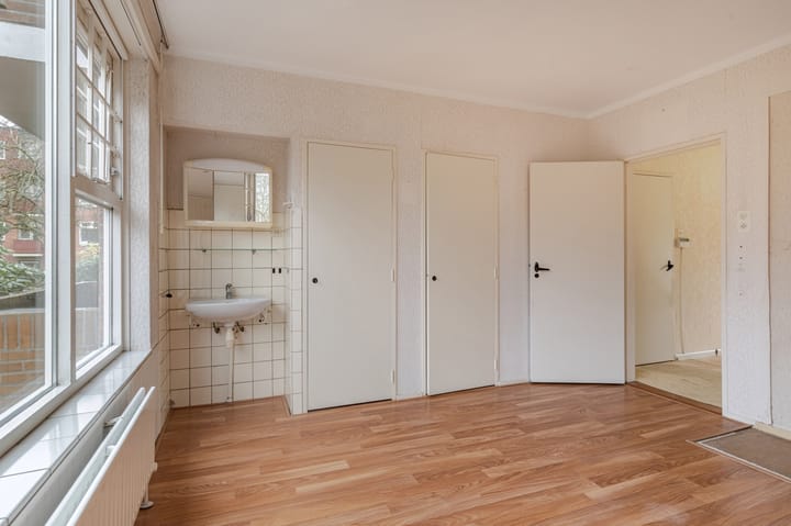 Photo 13 of Paterswoldseweg 464