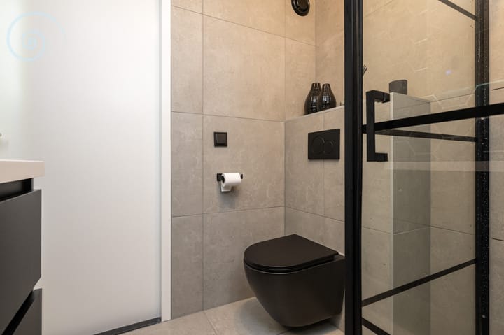 Photo 25 of Botter 9