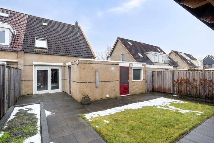 Photo 34 of Waterlelie 7