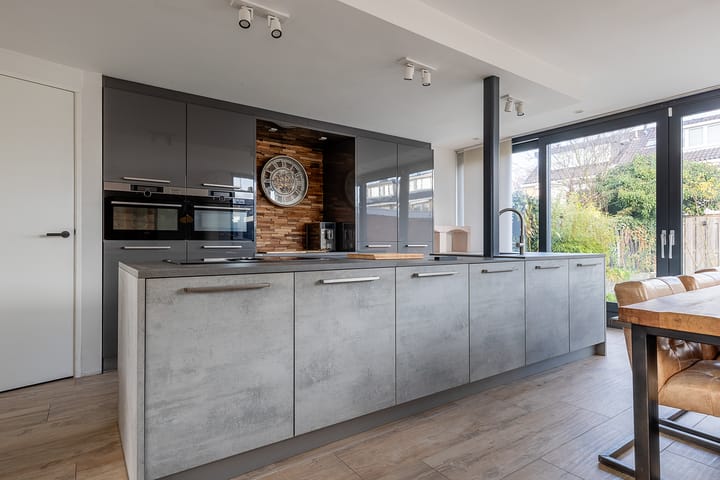 Foto 12 van Walraven van Hallstraat 5