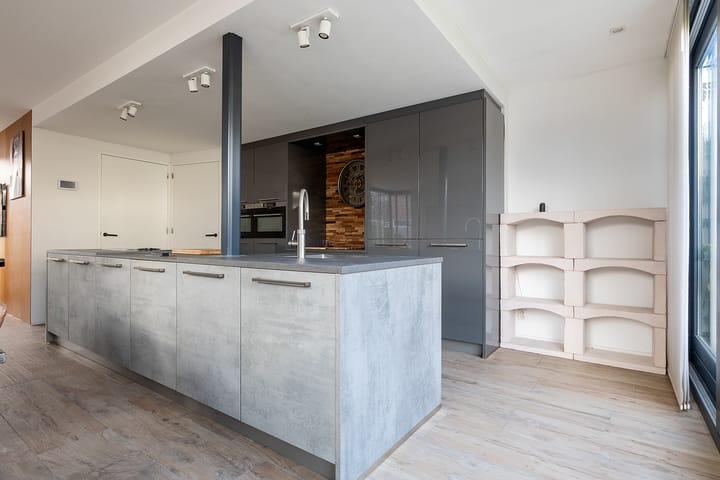 Foto 18 van Walraven van Hallstraat 5