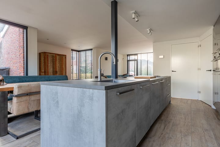 Foto 20 van Walraven van Hallstraat 5