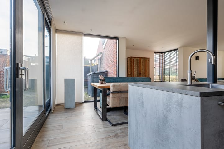 Foto 22 van Walraven van Hallstraat 5