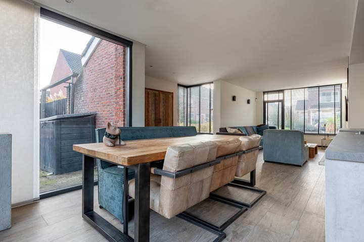 Foto 23 van Walraven van Hallstraat 5