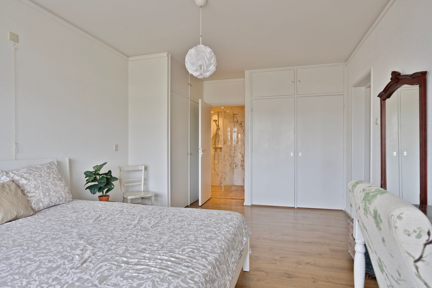 Photo 20 of Plantijnstraat 38