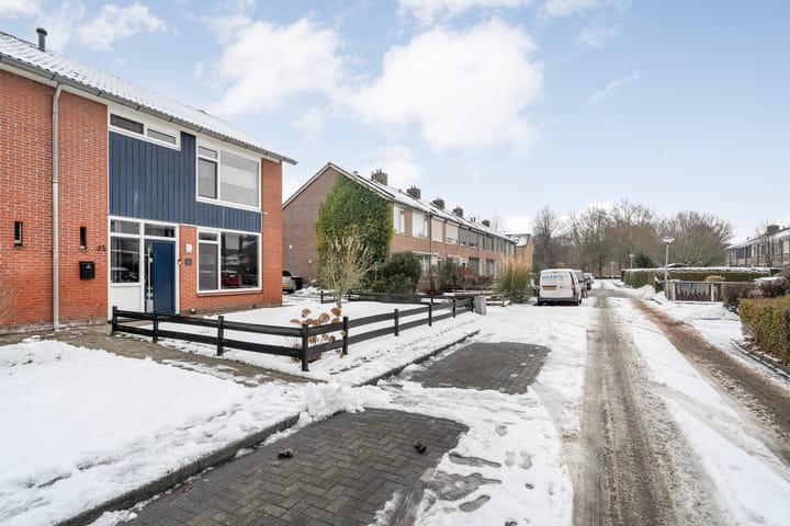 Foto 4 van D H van der Scheerstraat 35