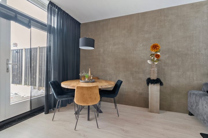 Foto 9 van D H van der Scheerstraat 35