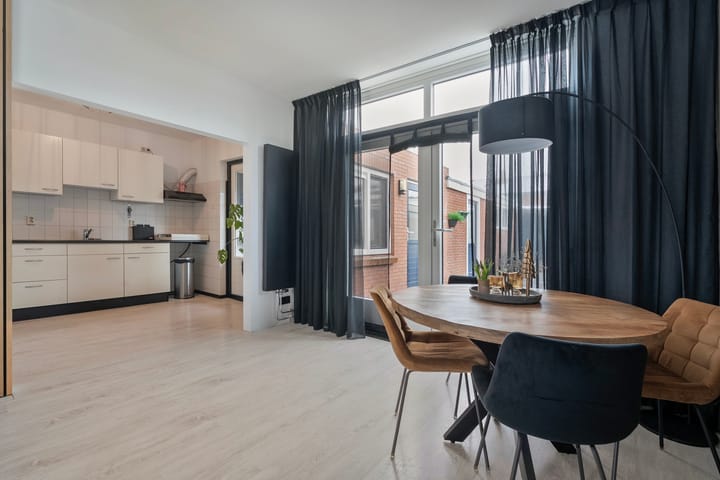 Foto 10 van D H van der Scheerstraat 35