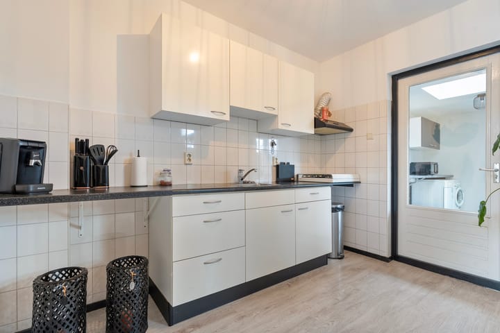 Foto 12 van D H van der Scheerstraat 35