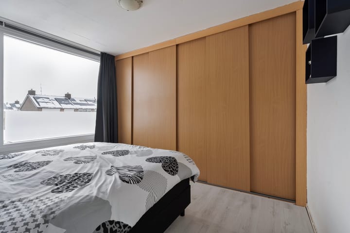 Foto 19 van D H van der Scheerstraat 35