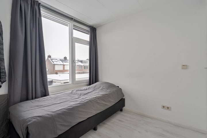 Foto 24 van D H van der Scheerstraat 35