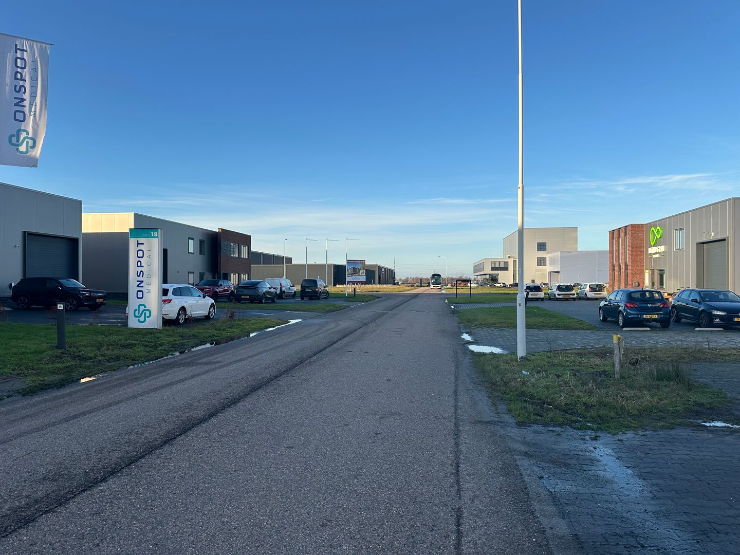 View photo 3 of Icarus 17