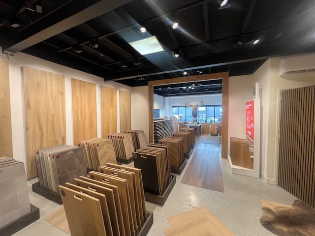 View photo 5 of Icarus 17