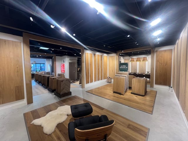 View photo 4 of Icarus 17