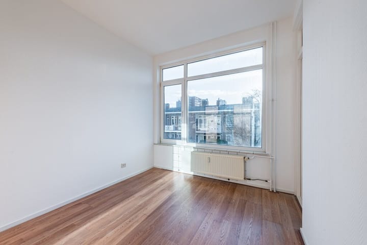 Foto 19 van Monseigneur van Steelaan 224