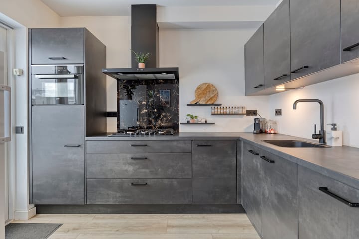 Photo 4 of van der Plaatstraat 7