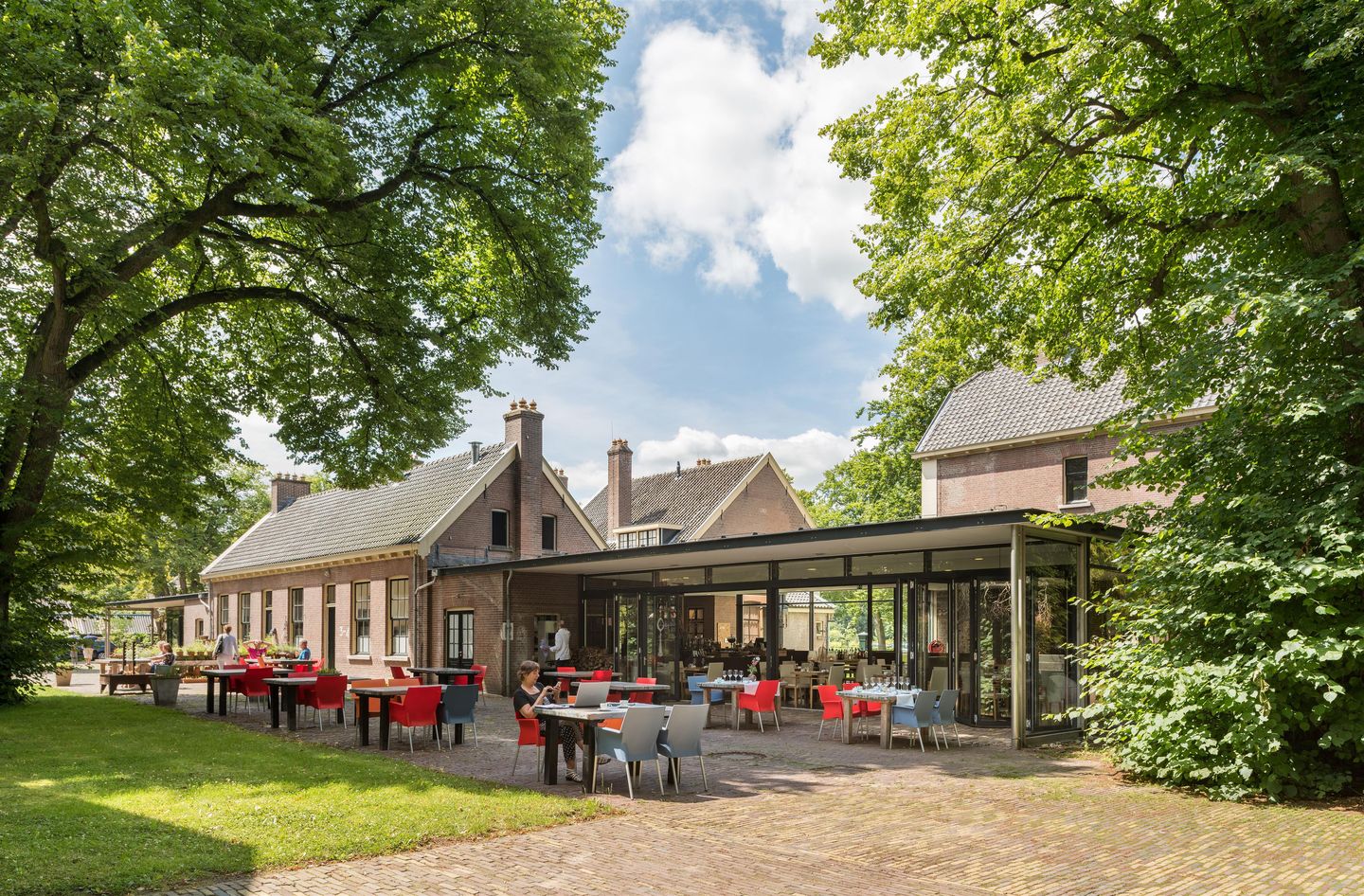 Bekijk foto 2 van Hospitaallaan 16