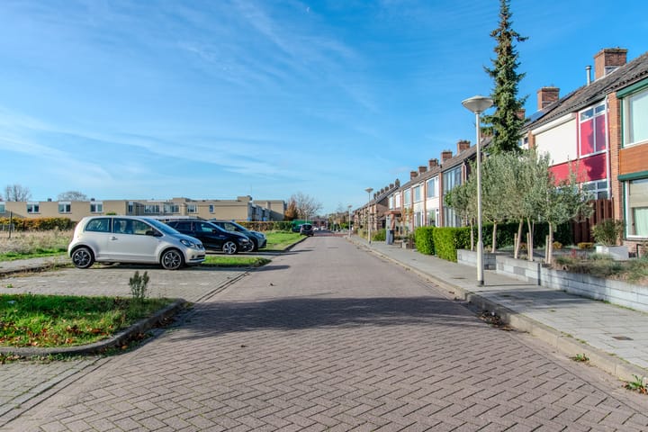 Foto 7 van Edward Jennerstraat 43