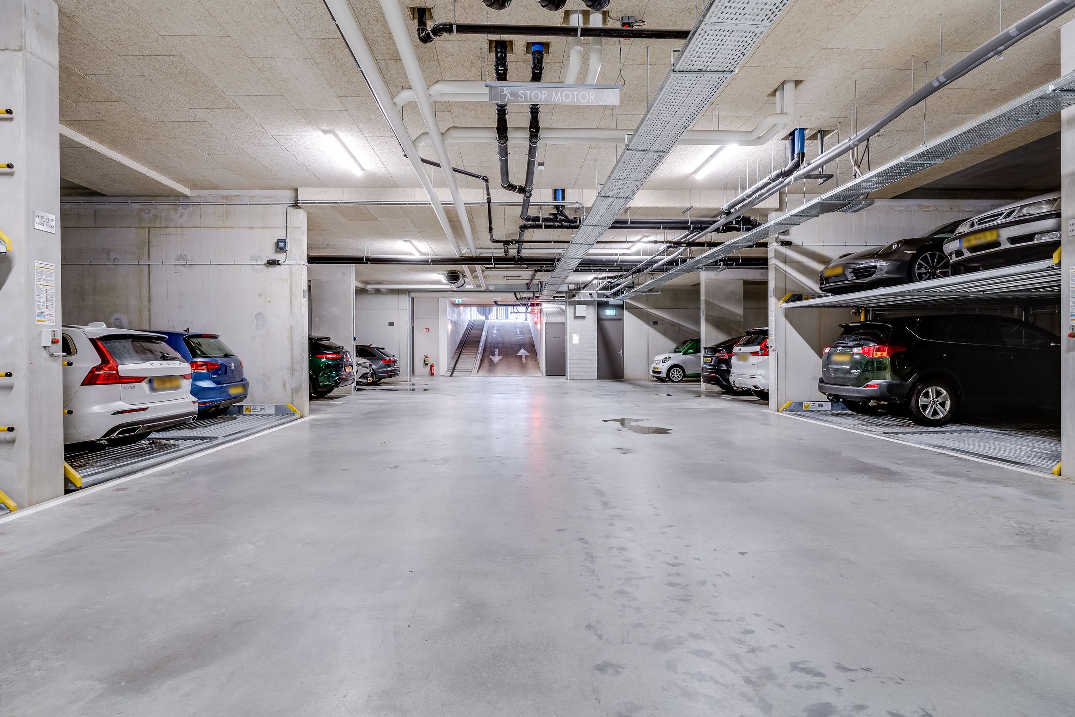 Foto 42 van Madridstraat 230