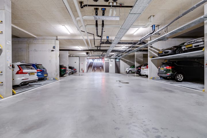 Foto 42 van Madridstraat 230