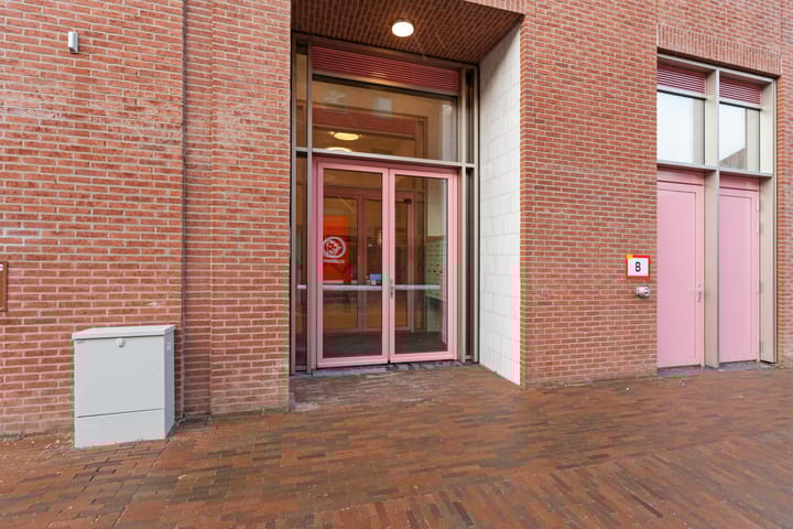 Photo 4 of Annie van Velzenhof 35