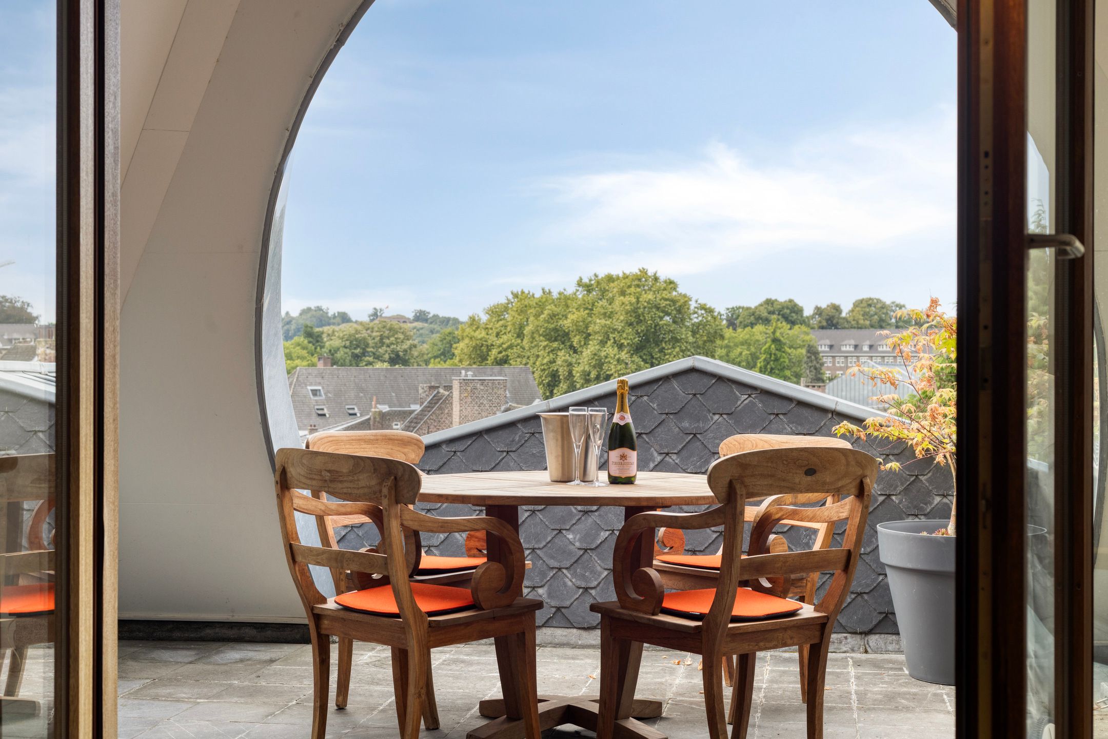 Buying a house in The Netherlands., Kanunnikencour 7-E