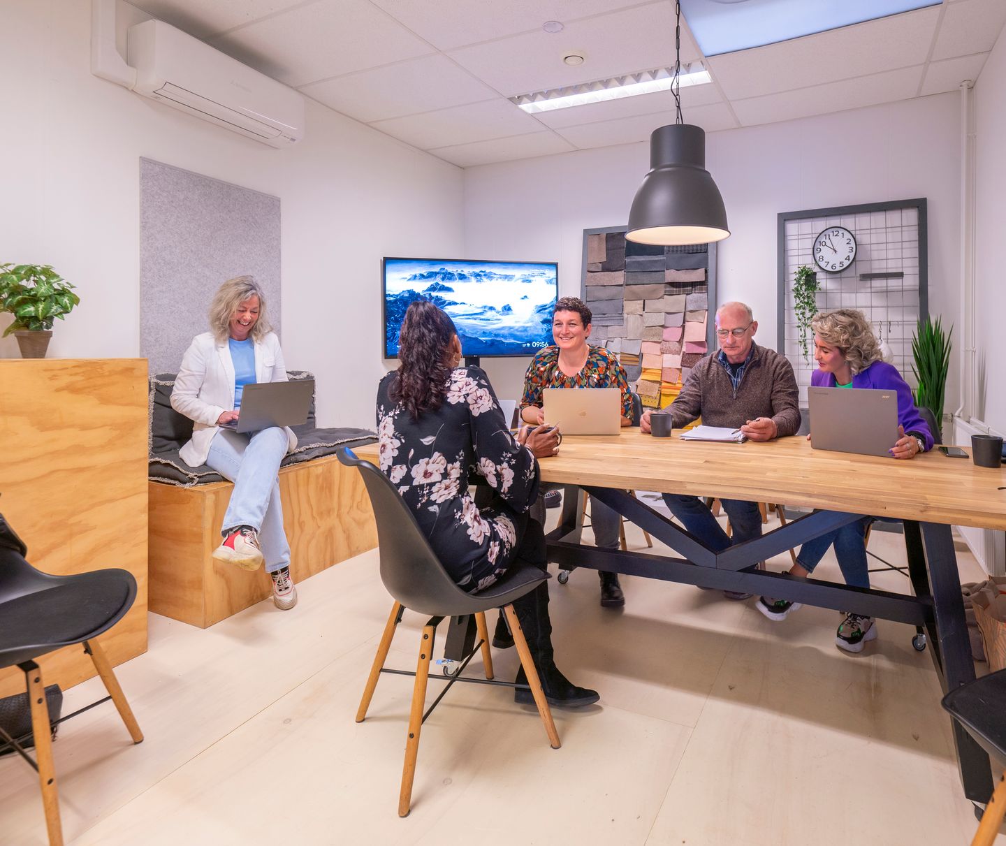 Bekijk foto 1 van Willemsvaart 16