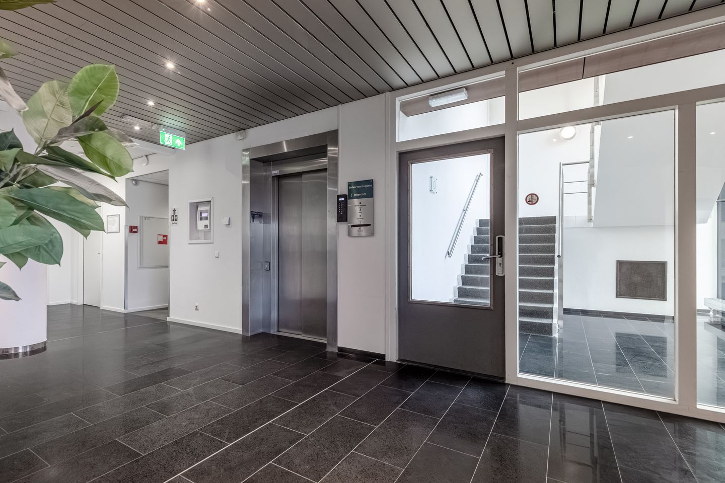 Bekijk foto 5 van Dr Holtroplaan 5-B