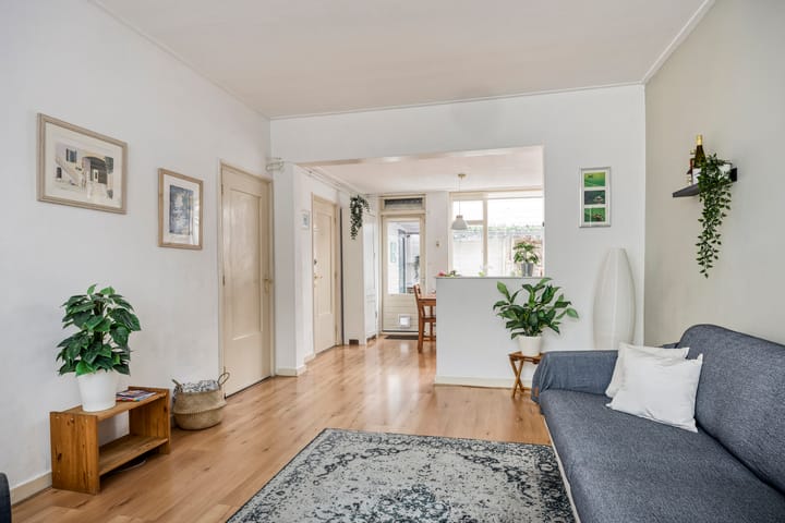 Photo 2 of Helper Oostsingel 75