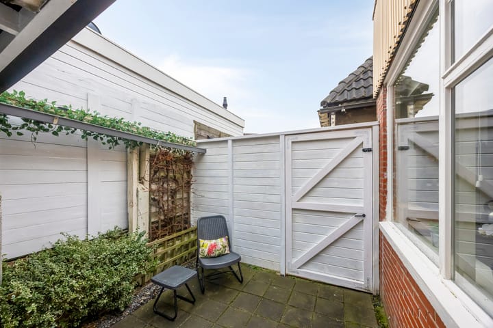 Photo 3 of Helper Oostsingel 75