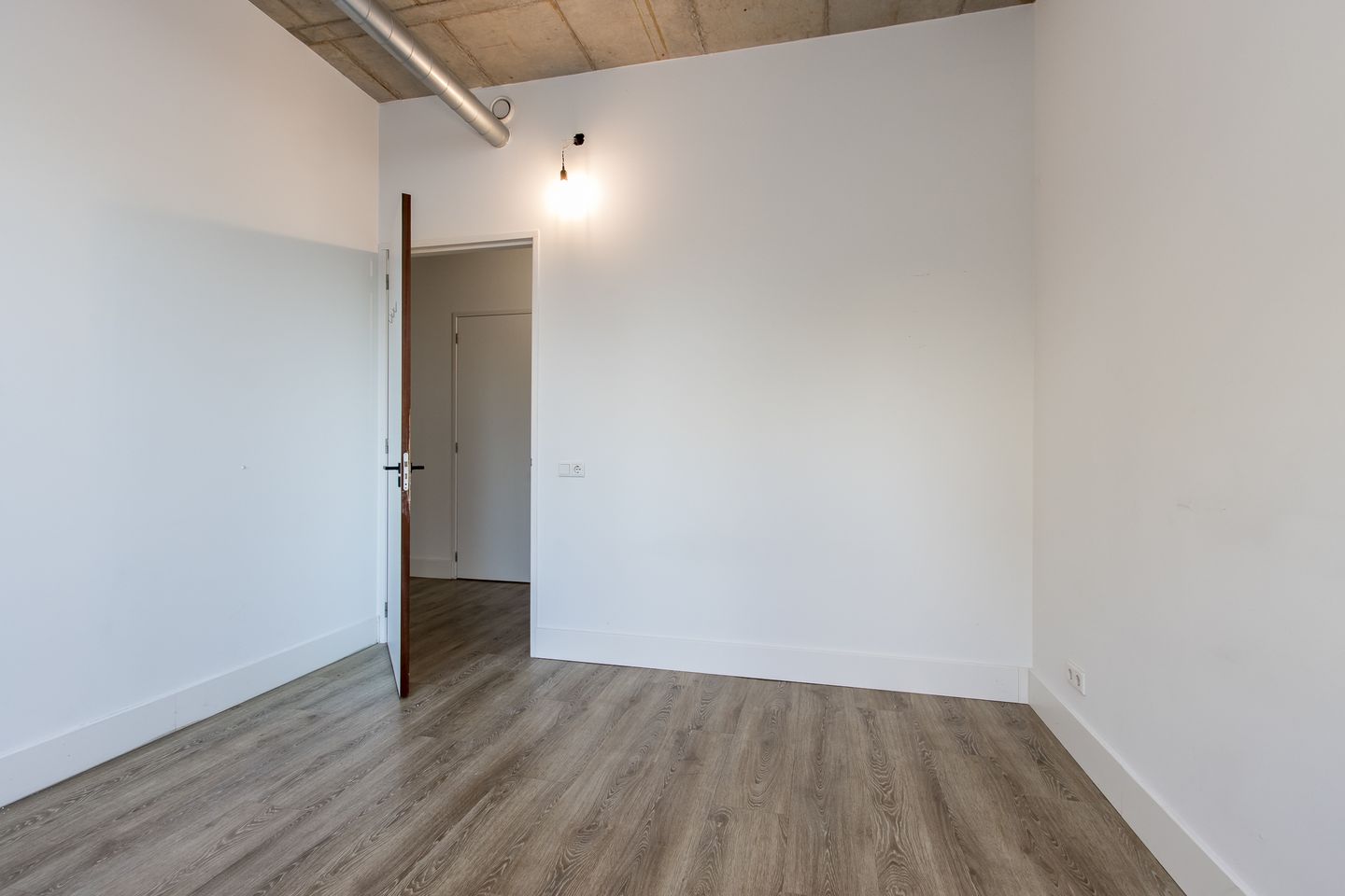 Foto 10 van Eekbrouwersweg 6-B