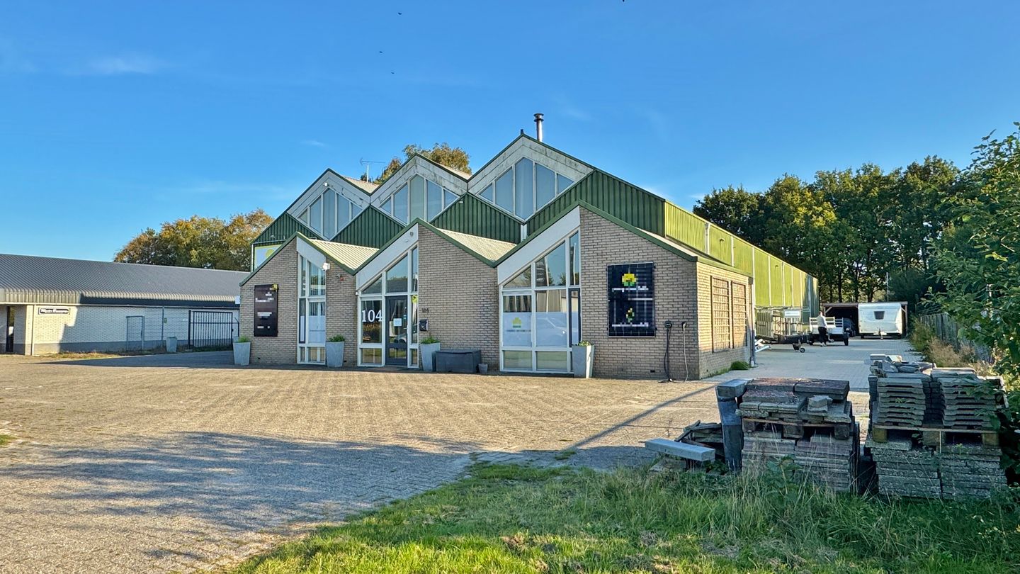 Bekijk foto 1 van Burg. J.G. Legroweg 104