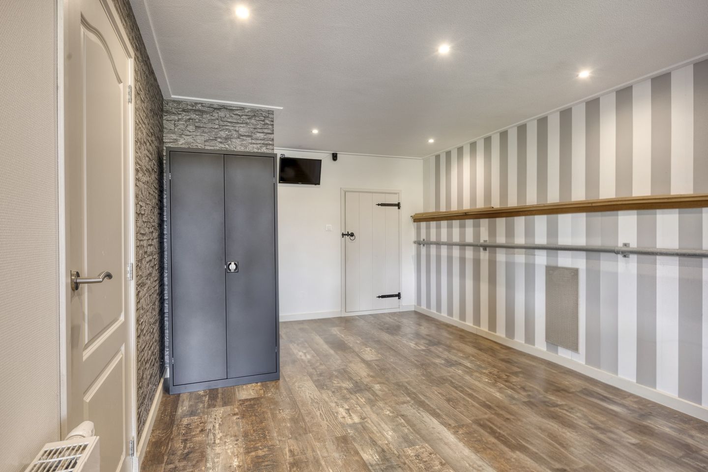 Photo 34 of Waalbandijk 28