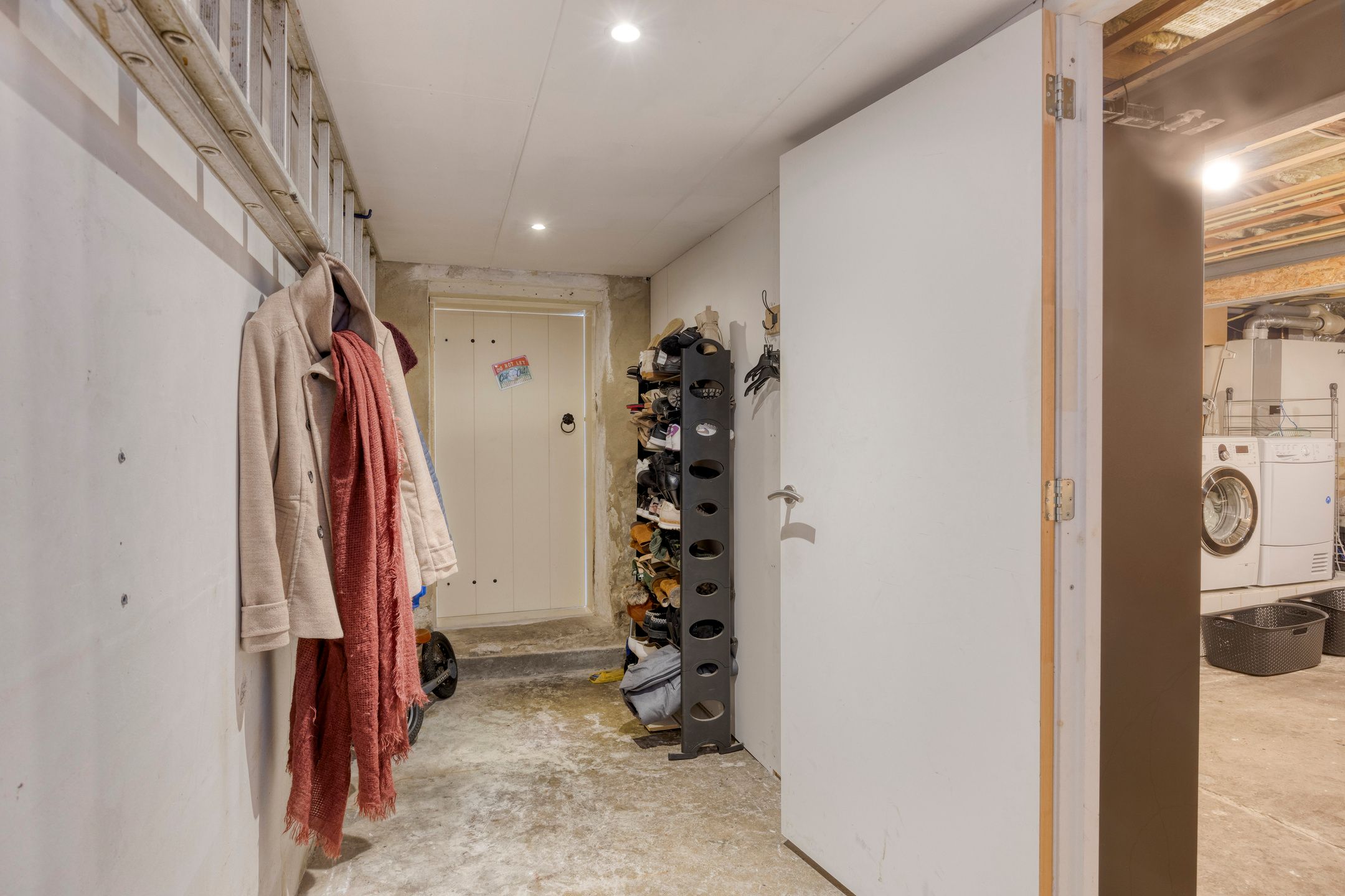 Photo 36 of Waalbandijk 28