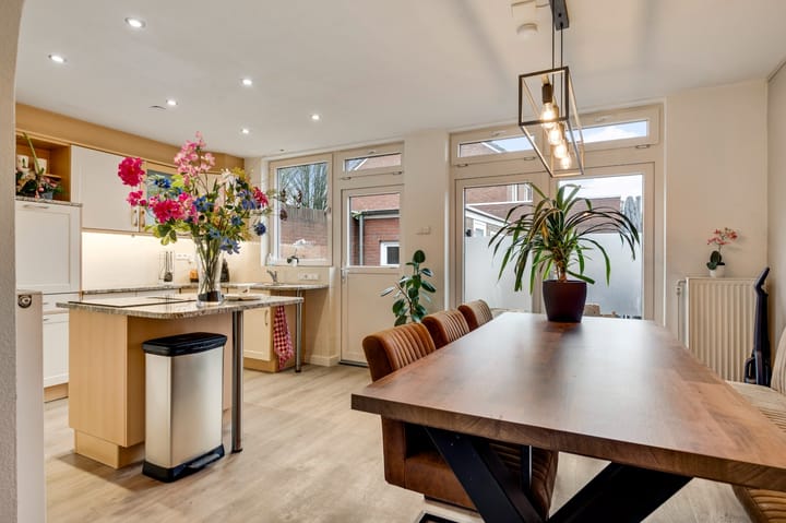 Foto 15 van Anna van Saksenstraat 14