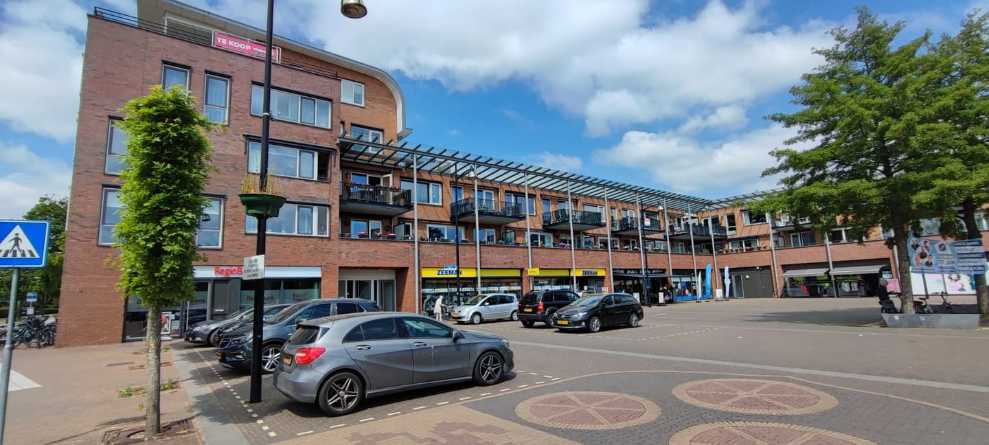 Bekijk foto 4 van Markt 1