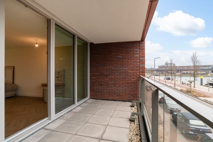 Foto 15 van Maashaven N.z. 41