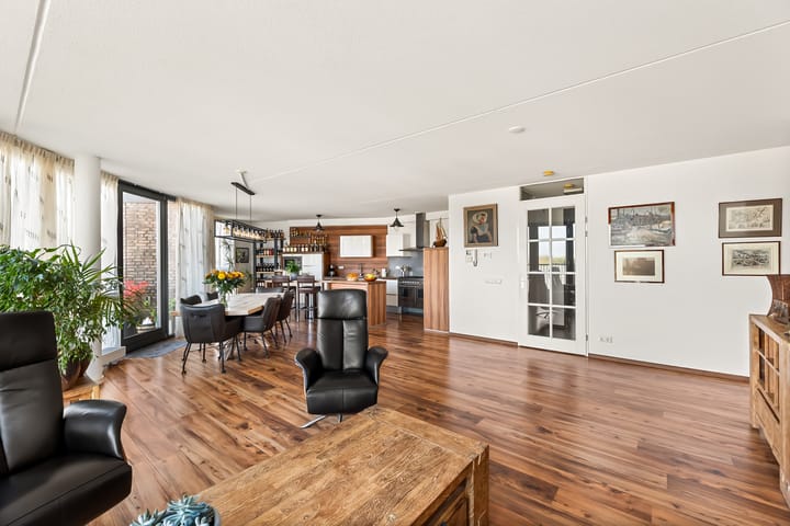 Foto 10 van Antoni Gaudipark 62